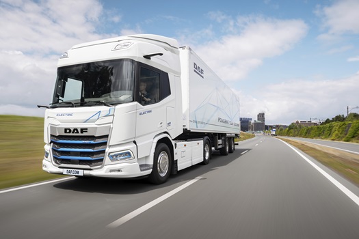 405-DAF-XD-Electric-Tractor