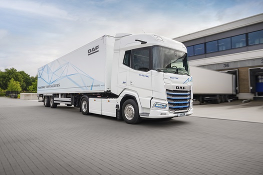 502-DAF-XF-Electric-Tractor