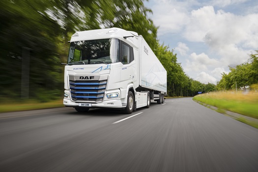 505-DAF-XF-Electric-Tractor